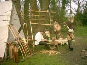 Bogenbauer bei der Arbeit